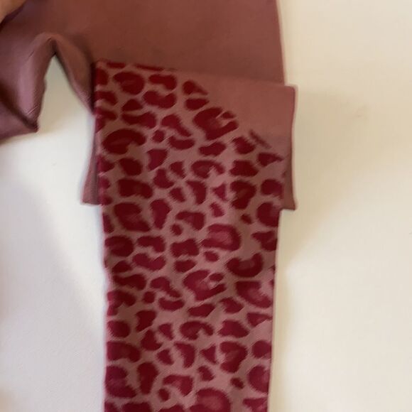 Fabletics Cheetah Print Seamless High Rise Legging - Picture 4 of 7